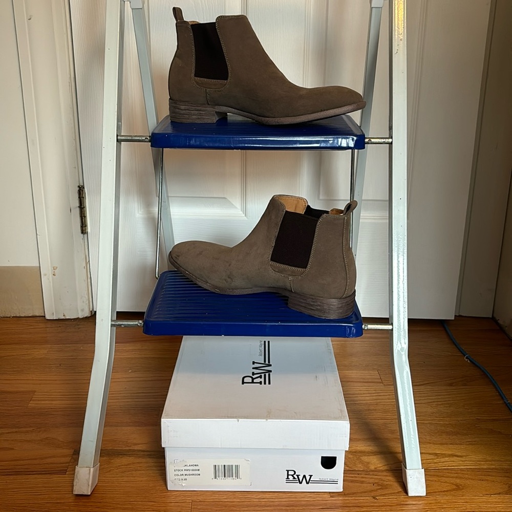 NWT Tan / Mushroom Vintage Inspired Aesthetic Chelsea Boots Robert Wayne